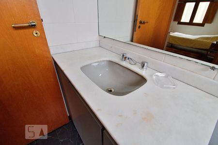 Casa à venda com 430m², 4 quartos e 5 vagas Casa à venda com 430m², 4 quartos e 5 vagasBanheiro da Suíte 3