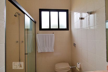 Casa à venda com 430m², 4 quartos e 5 vagas Casa à venda com 430m², 4 quartos e 5 vagasBanheiro da Suíte 4