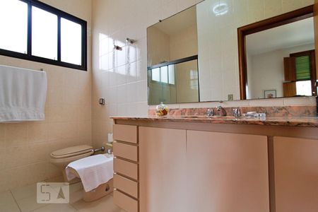 Casa à venda com 430m², 4 quartos e 5 vagas Casa à venda com 430m², 4 quartos e 5 vagasBanheiro da Suíte 4