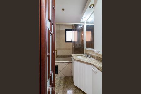 Apartamento à venda com 165m², 4 quartos e 3 vagasBanheiro quarto 4 suíte