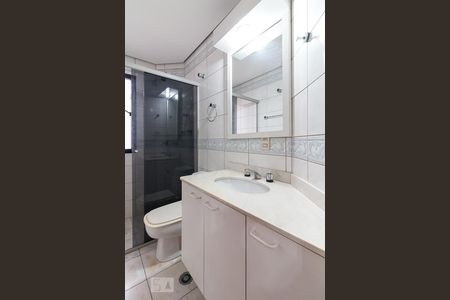 Apartamento à venda com 165m², 4 quartos e 3 vagasBanheiro quarto 2 suíte