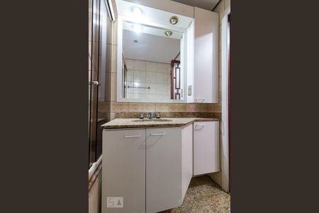 Apartamento à venda com 165m², 4 quartos e 3 vagasBanheiro quarto 4 suíte