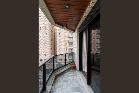 Apartamento à venda com 165m², 4 quartos e 3 vagasVaranda quarto 4 suíte