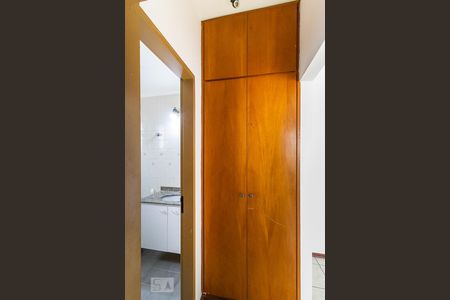 Apartamento à venda com 57m², 1 quarto e 1 vagaHall do quarto - Armários