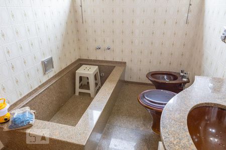 Casa à venda com 300m², 3 quartos e 2 vagas Casa à venda com 300m², 3 quartos e 2 vagasBanheiro da Suíte