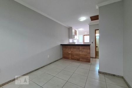 Sala de casa de condomínio à venda com 2 quartos, 70m² em Jardim Leblon, Belo Horizonte