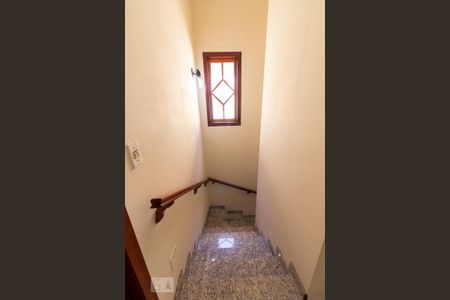 Casa à venda com 154m², 3 quartos e 2 vagasEscadas