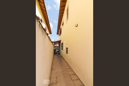 Casa à venda com 154m², 3 quartos e 2 vagasCorredor lateral externo