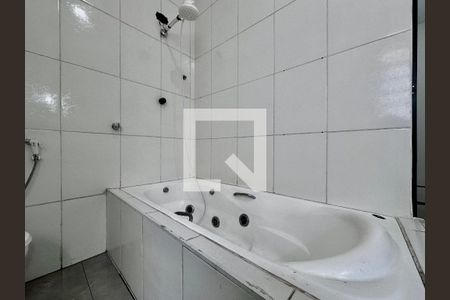 Casa à venda com 140m², 2 quartos e 2 vagas Casa à venda com 140m², 2 quartos e 2 vagasBanheiro