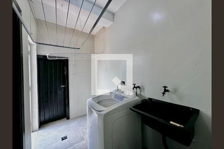 Casa à venda com 140m², 2 quartos e 2 vagas Casa à venda com 140m², 2 quartos e 2 vagasÁrea de Serviço