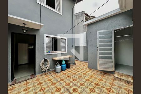 Casa à venda com 140m², 2 quartos e 2 vagas Casa à venda com 140m², 2 quartos e 2 vagasQuintal
