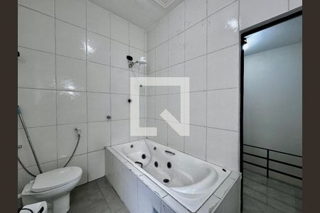 Casa à venda com 140m², 2 quartos e 2 vagas Casa à venda com 140m², 2 quartos e 2 vagasBanheiro