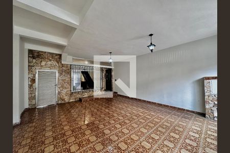 Casa à venda com 140m², 2 quartos e 2 vagas Casa à venda com 140m², 2 quartos e 2 vagasGaragem