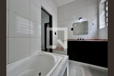 Casa à venda com 140m², 2 quartos e 2 vagas Casa à venda com 140m², 2 quartos e 2 vagasBanheiro