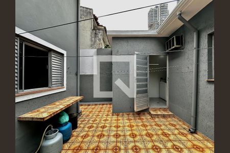 Casa à venda com 140m², 2 quartos e 2 vagas Casa à venda com 140m², 2 quartos e 2 vagasQuintal