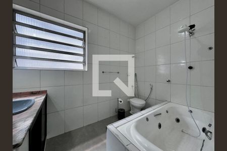 Casa à venda com 140m², 2 quartos e 2 vagas Casa à venda com 140m², 2 quartos e 2 vagasBanheiro