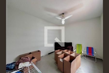 Casa à venda com 140m², 2 quartos e 2 vagas Casa à venda com 140m², 2 quartos e 2 vagasQuarto Área de Serviço