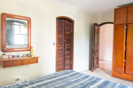 Casa à venda com 272m², 4 quartos e 2 vagasQuarto 2