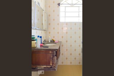 Casa à venda com 272m², 4 quartos e 2 vagasBanheiro Social