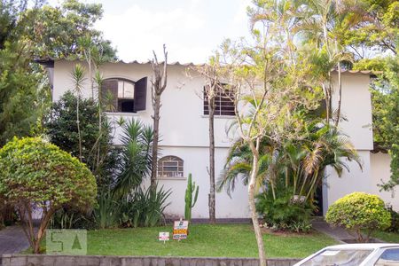 Casa à venda com 272m², 4 quartos e 2 vagasFachada