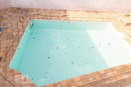 Casa à venda com 272m², 4 quartos e 2 vagasPiscina