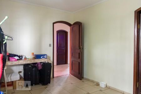 Casa à venda com 272m², 4 quartos e 2 vagasQuarto 1