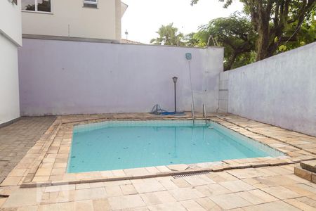 Casa à venda com 272m², 4 quartos e 2 vagasPiscina