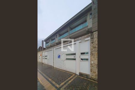 Casa à venda com 210m², 3 quartos e 4 vagas Casa à venda com 210m², 3 quartos e 4 vagasFachada