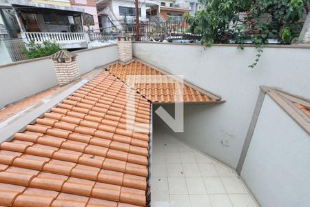 Casa à venda com 210m², 3 quartos e 4 vagas Casa à venda com 210m², 3 quartos e 4 vagasVista