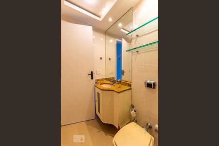 Apartamento à venda com 130m², 3 quartos e 2 vagas Apartamento à venda com 130m², 3 quartos e 2 vagasBanheiro da Suíte