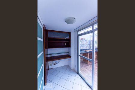 Apartamento à venda com 130m², 3 quartos e 2 vagas Apartamento à venda com 130m², 3 quartos e 2 vagasEscritório