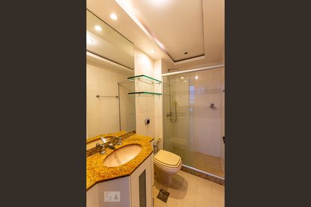 Apartamento à venda com 130m², 3 quartos e 2 vagas Apartamento à venda com 130m², 3 quartos e 2 vagasBanheiro da Suíte