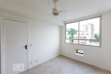 Apartamento à venda com 130m², 3 quartos e 2 vagas Apartamento à venda com 130m², 3 quartos e 2 vagasSuite