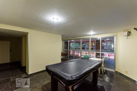 Apartamento à venda com 130m², 3 quartos e 2 vagas Apartamento à venda com 130m², 3 quartos e 2 vagasSala de Jogos