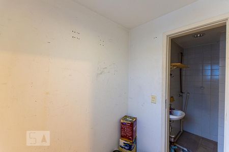 Apartamento à venda com 130m², 3 quartos e 2 vagas Apartamento à venda com 130m², 3 quartos e 2 vagasQuarto e banheiro de Serviço