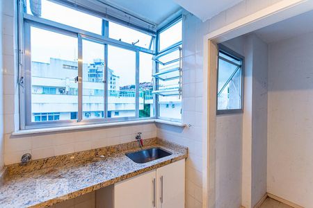 Apartamento à venda com 130m², 3 quartos e 2 vagas Apartamento à venda com 130m², 3 quartos e 2 vagasÁrea de Serviço