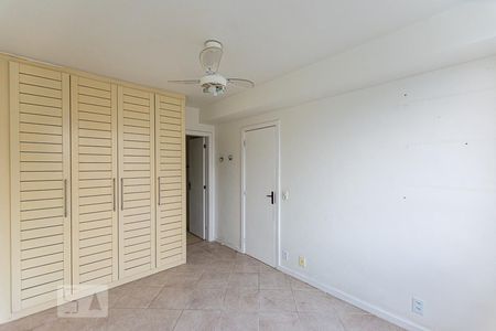 Apartamento à venda com 130m², 3 quartos e 2 vagas Apartamento à venda com 130m², 3 quartos e 2 vagasSuite