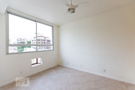 Apartamento à venda com 130m², 3 quartos e 2 vagas Apartamento à venda com 130m², 3 quartos e 2 vagasSuite