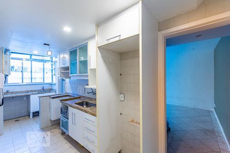 Apartamento à venda com 130m², 3 quartos e 2 vagas Apartamento à venda com 130m², 3 quartos e 2 vagasCozinha