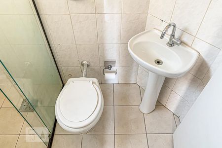 Apartamento para alugar com 70m², 3 quartos e 1 vaga Apartamento para alugar com 70m², 3 quartos e 1 vagaBanheiro do Quarto 2