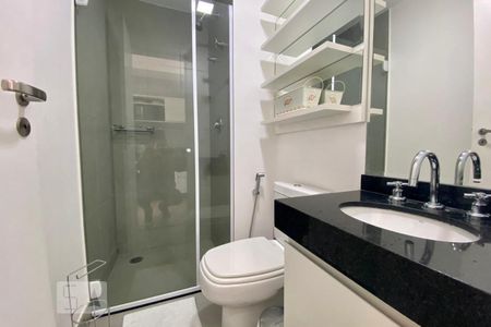 banheiro de kitnet/studio para alugar com 1 quarto, 24m² em Perdizes, São Paulo