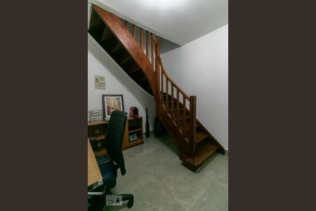 Casa à venda com 130m², 3 quartos e 3 vagasEscritório´- Escadas