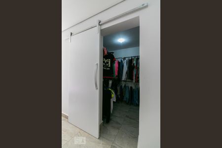 Casa à venda com 130m², 3 quartos e 3 vagasSuíte 2 - Closet
