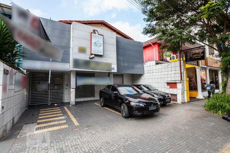 Casa à venda com 220m², 3 quartos e 3 vagasFachada