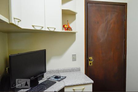 Casa à venda com 220m², 4 quartos e 3 vagasEscritório