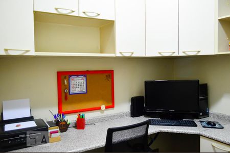 Casa à venda com 220m², 4 quartos e 3 vagasEscritório