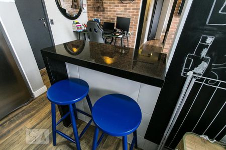 Apartamento à venda com 45m², 2 quartos e 1 vagaCozinha - Bancada e Cadeiras