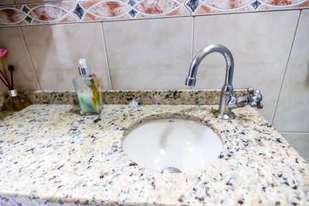 Casa à venda com 106m², 4 quartos e 2 vagasBanheiro