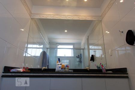 Apartamento à venda com 389m², 4 quartos e 4 vagasBanheiro da Suíte 2