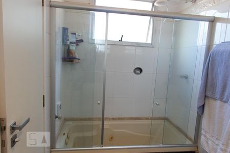 Apartamento à venda com 389m², 4 quartos e 4 vagasBanheiro da Suíte 2